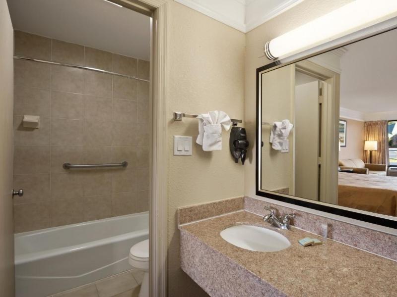 Hotel 6 Hinesville, Ga