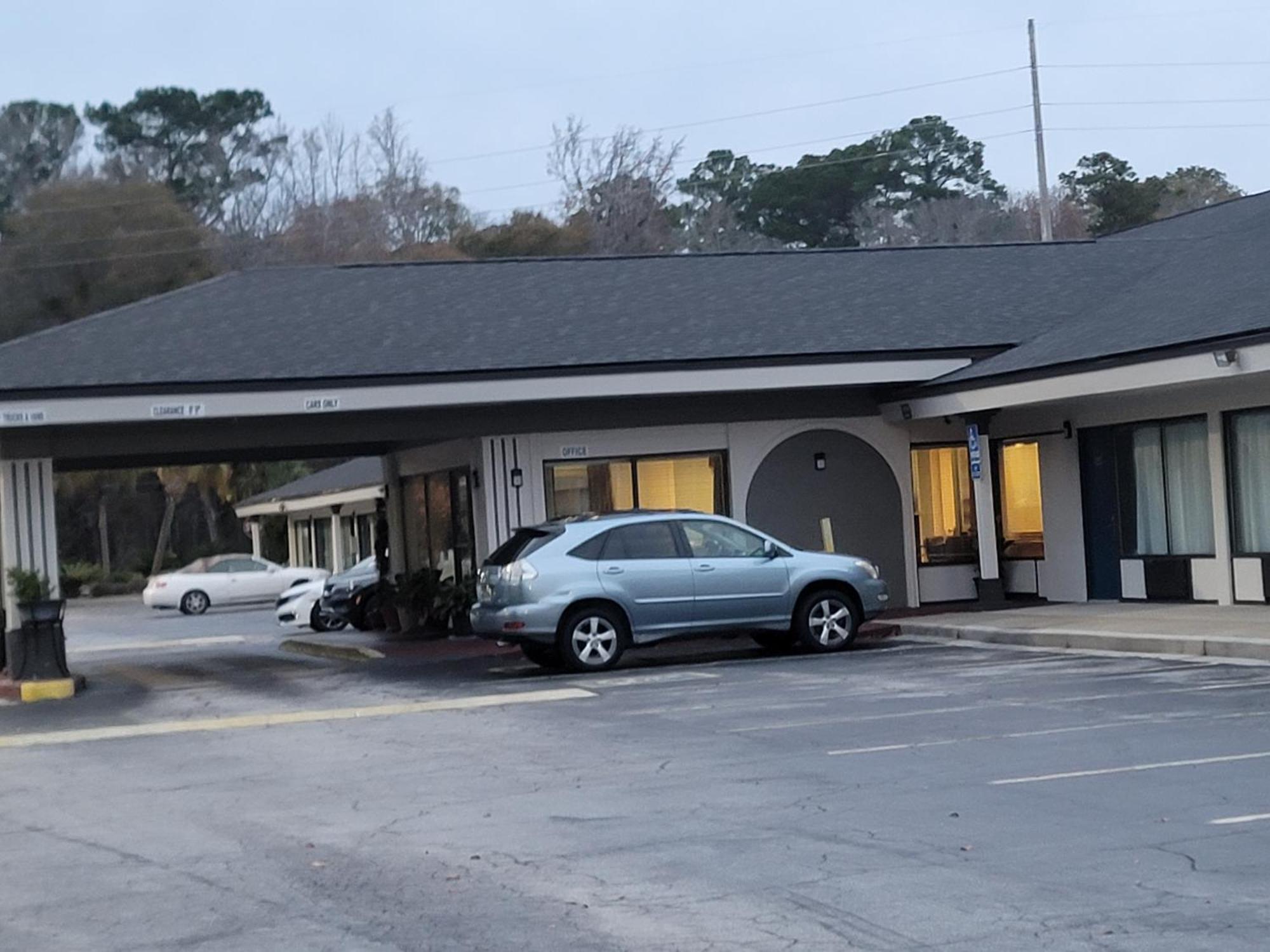 6 Hinesville, Ga Hotel 2*