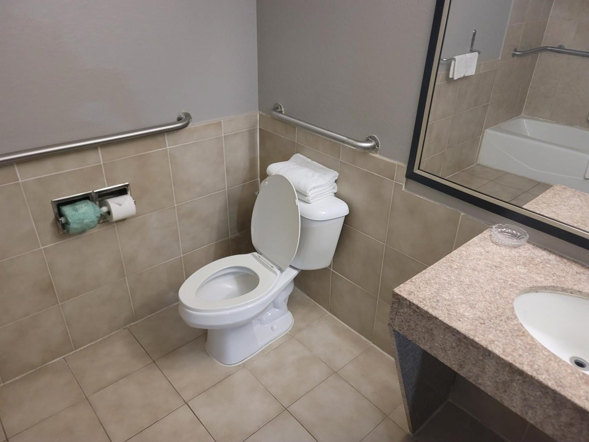 6 Hinesville, Ga Hotel 2*